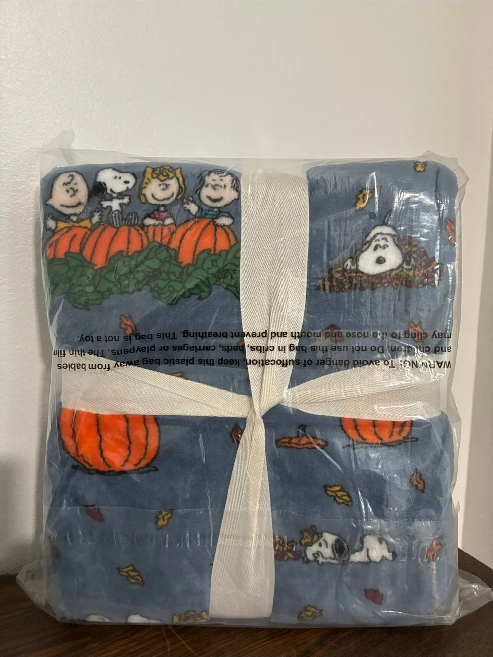 NWT-BERKSHIRE- Peanuts- Snoopy & Friends- Blue Fall VelvetSoft Blanket 55x70